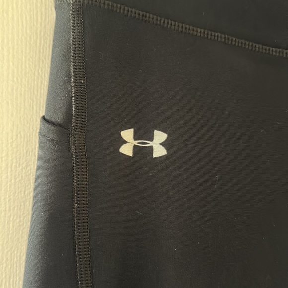 Under armor compression yoga pants/leggings with side pockets - Picture 3 of 9